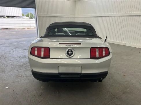 Used 2010 Ford Mustang Convertible image 3