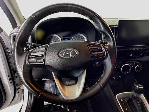 Used 2020 Hyundai Venue SEL w/ Convenience + Premium Package image 13