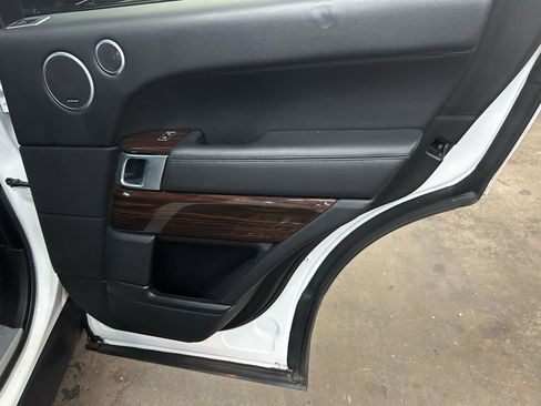 Used 2014 Land Rover Range Rover HSE image 18