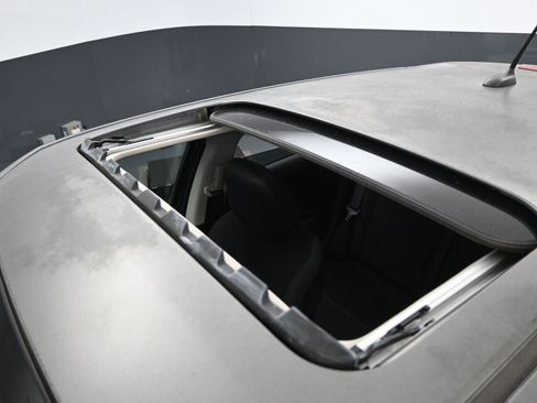 Used 2015 Nissan Juke SV image 20