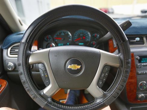 Used 2013 Chevrolet Avalanche LT AWD/4WD image 6