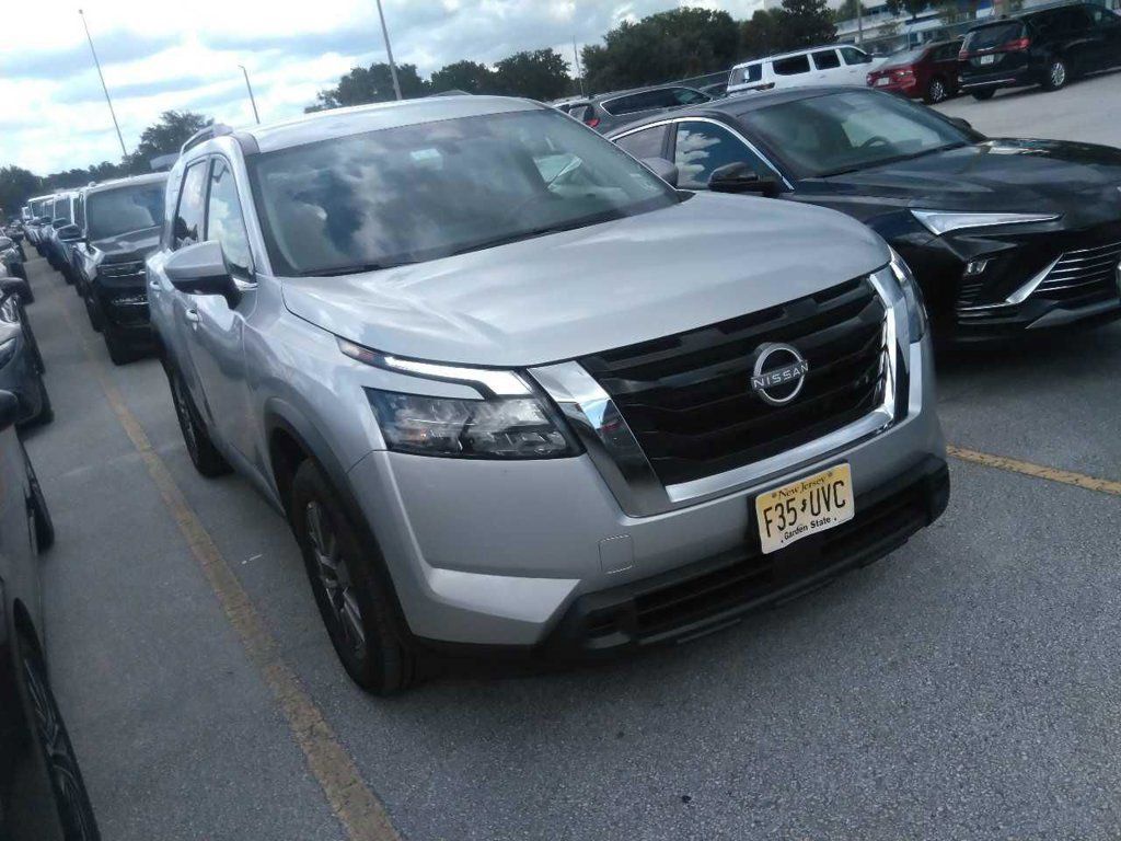 Certified 2024 Nissan Pathfinder SV FWD image 2