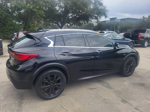 Used 2017 INFINITI QX30 AWD image 11