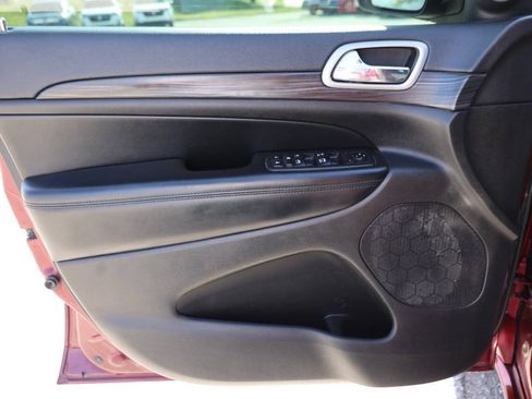 Used 2019 Jeep Grand Cherokee Altitude AWD/4WD image 12