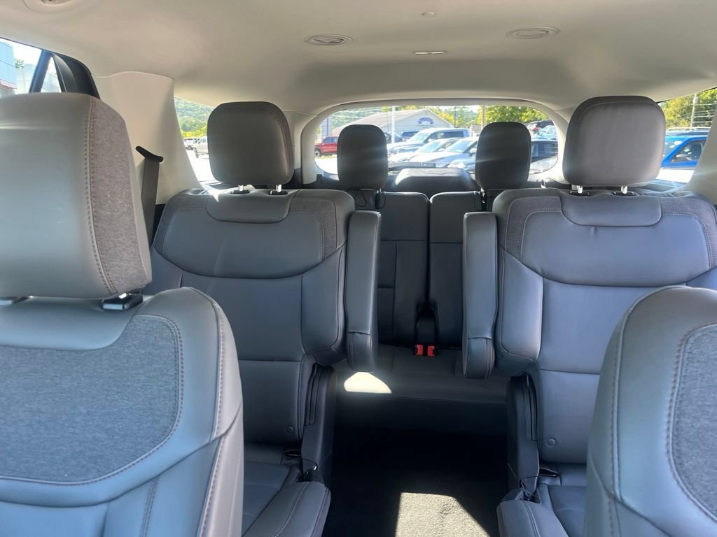 Used 2025 Ford Explorer Active w/ Active Comfort Package AWD/4WD image 17