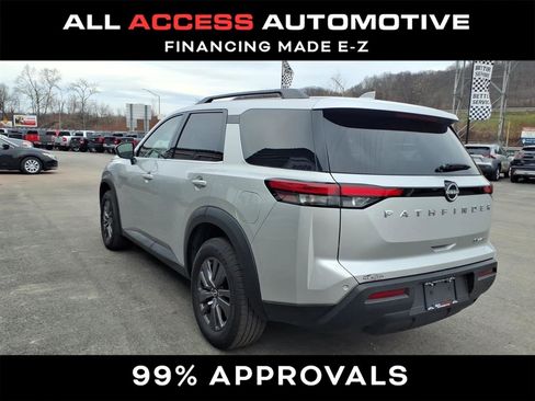 Used 2022 Nissan Pathfinder SV image 3