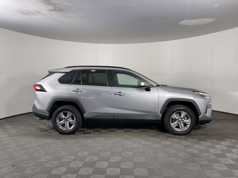 Used 2022 Toyota RAV4 XLE w/ Carpet Mat Package (TMS) image 5