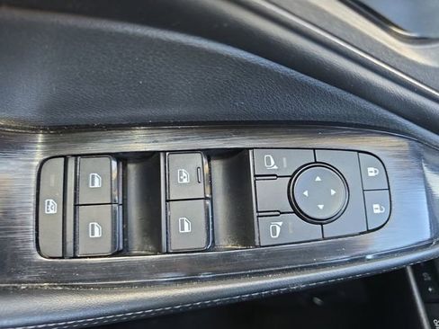 Used 2024 Nissan Rogue SV image 30