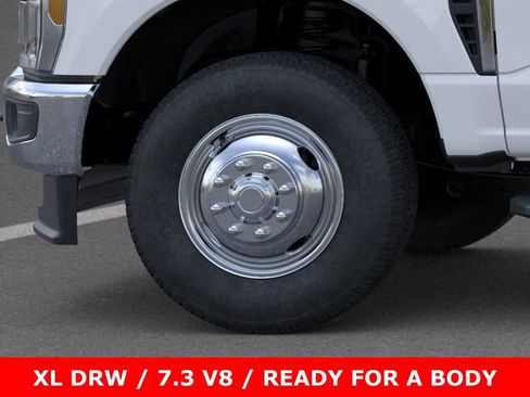 New 2025 Ford F350 XL w/ XL Chrome Package image 19
