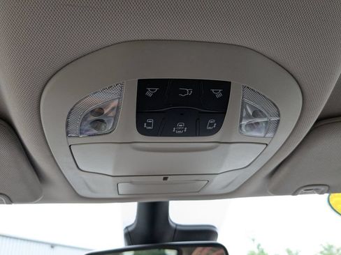 Used 2024 Chrysler Pacifica Touring-L FWD image 31