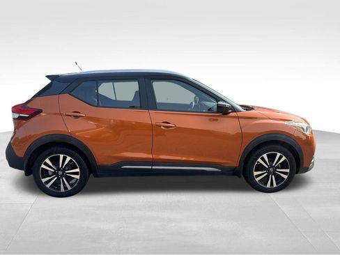Used 2019 Nissan Kicks SR w/ SR Premium Package FWD image 8