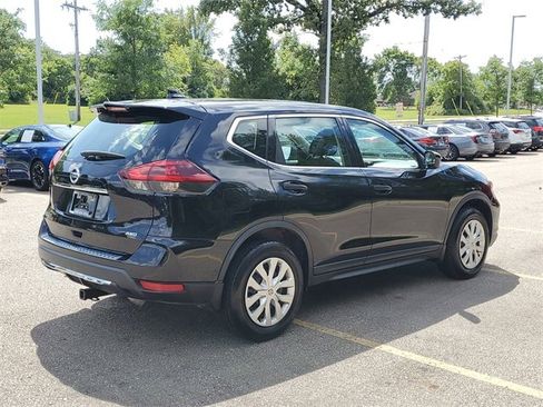 Used 2018 Nissan Rogue S image 4
