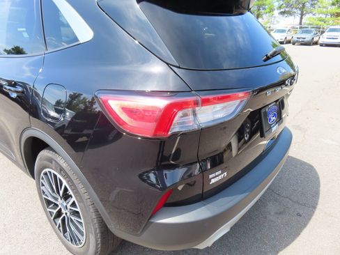 Used 2022 Ford Escape SE w/ Convenience Package FWD image 11