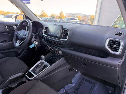 Used 2021 Hyundai Venue SE image 34