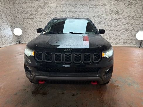 Used 2024 Jeep Compass Trailhawk AWD/4WD image 2