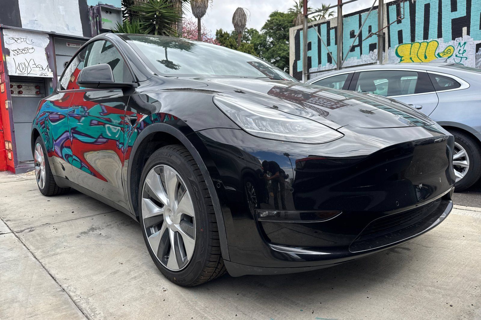 Used 2022 Tesla Model Y Long Range AWD/4WD image 2