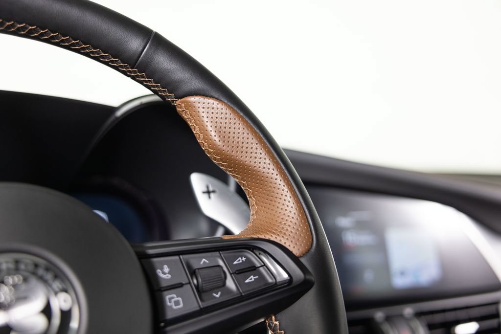 Used 2025 Alfa Romeo Giulia AWD w/ Driving Assist Package image 31