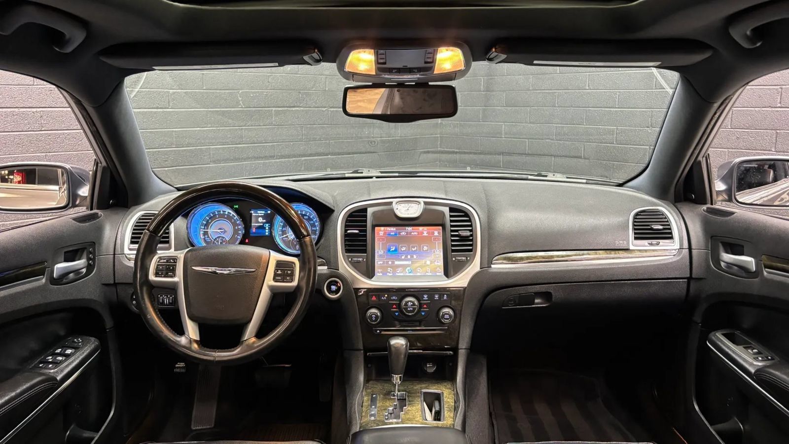 Used 2013 Chrysler 300 C RWD image 8