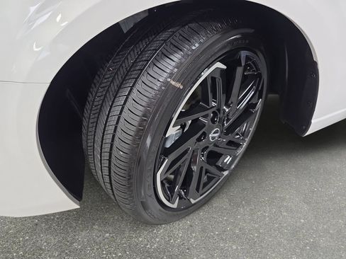New 2026 Nissan Sentra SR w/ SR Premium Package FWD image 29