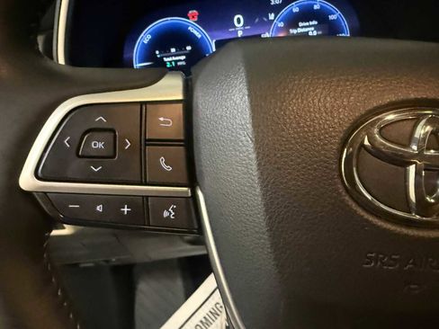 Used 2024 Toyota Highlander Limited image 30
