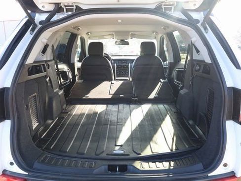 Used 2017 Land Rover Discovery Sport SE image 28