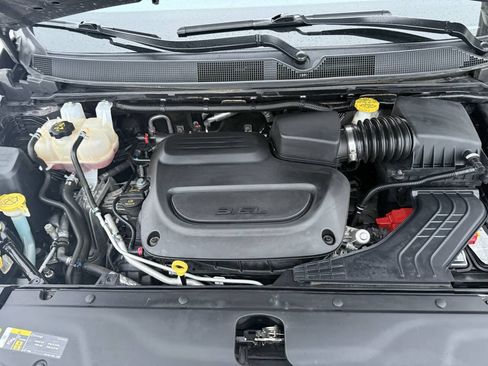 Used 2023 Chrysler Pacifica Touring-L AWD/4WD image 10