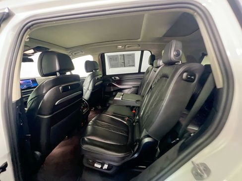Used 2025 BMW X7 xDrive40i AWD/4WD image 29