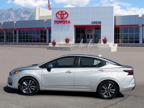 Used 2025 Nissan Versa SV FWD image 6