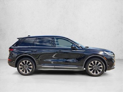 Used 2020 Lincoln Corsair Reserve w/ Rear Removable Package Tray FWD image 4