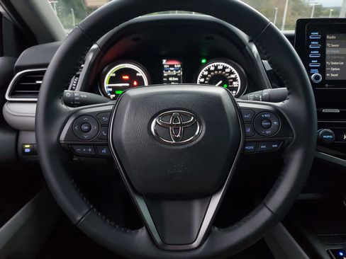 Used 2024 Toyota Camry SE image 19