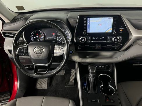 Used 2021 Toyota Highlander XLE image 12