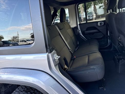 Used 2020 Jeep Wrangler Unlimited Sahara image 24