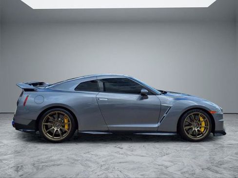 Certified 2024 Nissan GT-R w/ Floor Mat Package AWD/4WD image 9