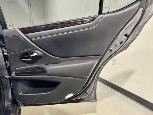 Used 2019 Lexus ES 350 image 32