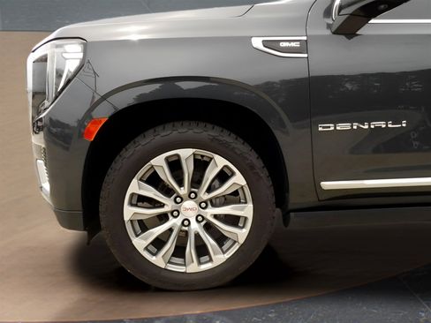 Used 2021 GMC Yukon Denali w/ Denali Premium Package image 7