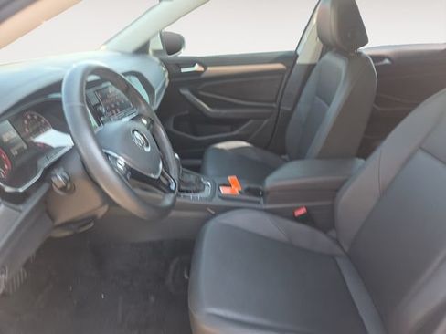 Used 2019 Volkswagen Jetta SE w/ Cold Weather Package FWD image 9