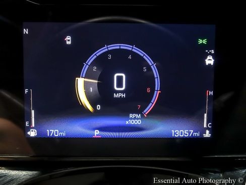 Used 2025 Chevrolet Trax RS w/ Sunroof Package FWD image 4