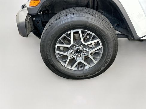 Used 2025 Jeep Wrangler Sahara image 11