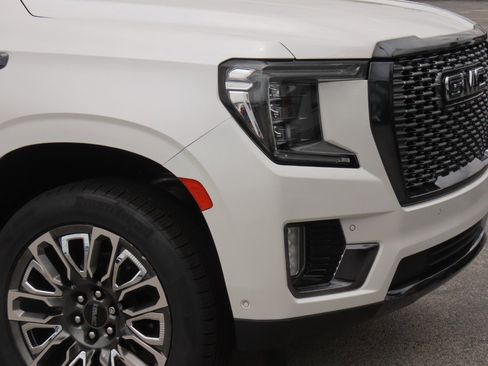 Used 2023 GMC Yukon XL Denali Ultimate AWD/4WD image 5