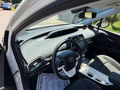 Used 2016 Toyota Prius Three Touring FWD image 9