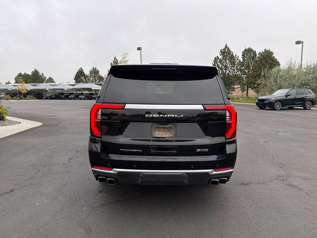 Used 2025 GMC Yukon Denali w/ Denali Reserve Package AWD/4WD image 4