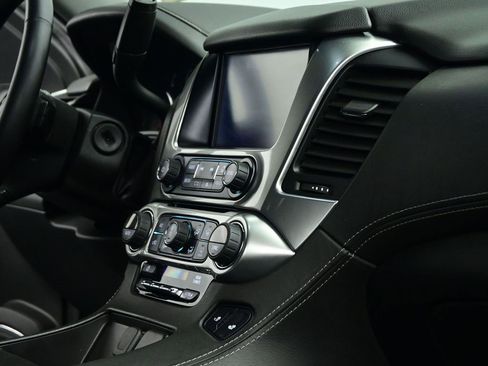 Used 2020 Chevrolet Suburban LT image 32