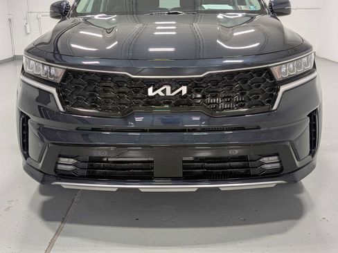 Certified 2023 Kia Sorento EX AWD/4WD image 2