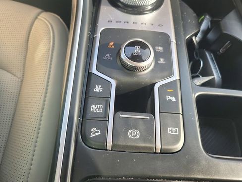 Used 2025 Kia Sorento EX image 25