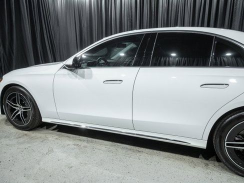Used 2025 Mercedes-Benz E 350 4MATIC Sedan image 5