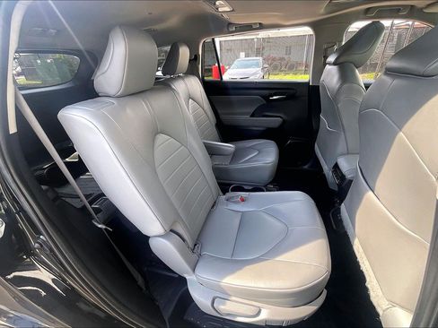 Used 2023 Toyota Highlander XLE image 31