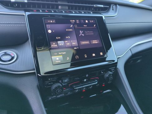 New 2025 Jeep Grand Cherokee Laredo w/ Luxury Tech Group I image 12