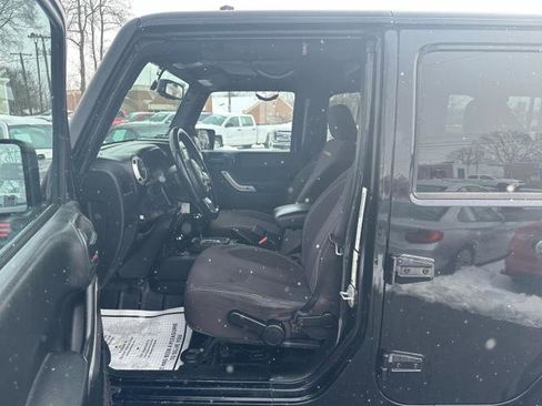 Used 2014 Jeep Wrangler Unlimited Sahara image 10