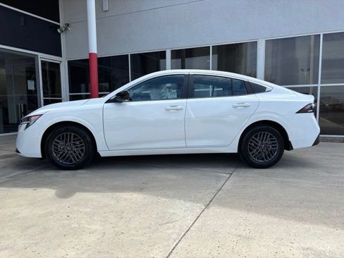 Used 2026 Nissan Sentra SV w/ Floor Mat Package FWD image 7