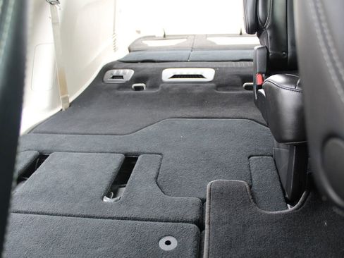 Used 2023 Chrysler Pacifica Touring-L image 40